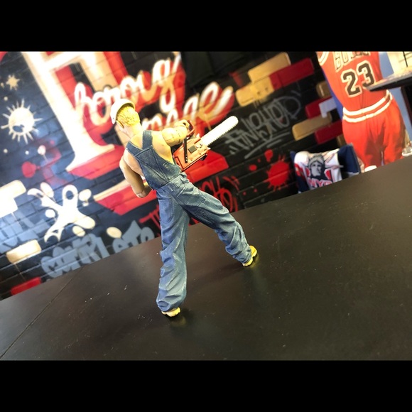 2001 Eminem figurine with chainsaw and mask. - Picture 2 of 3